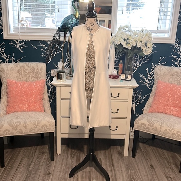 STUNNING, ZARA white cape. In size M - Picture 7 of 15